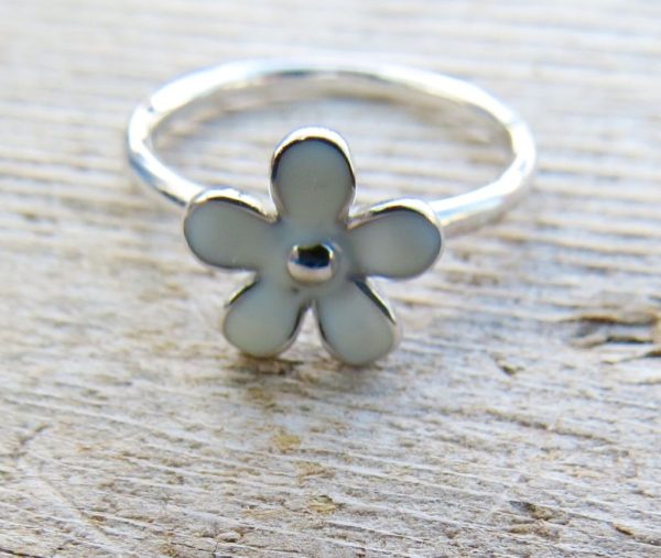 White Flower Ring - Size L (6)