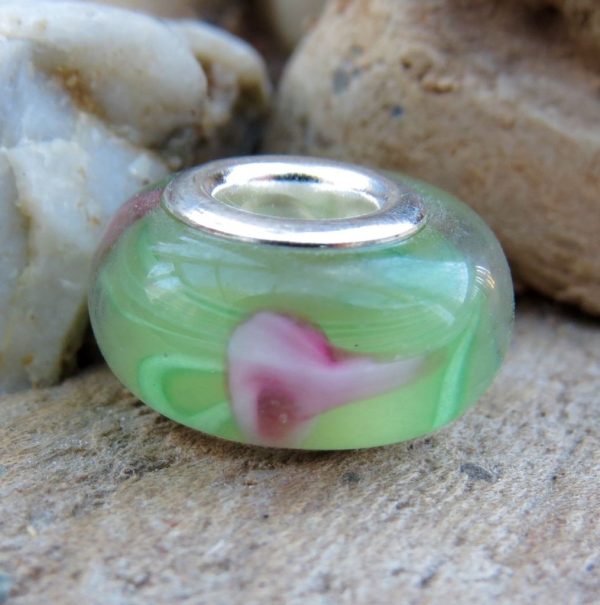 Green Flower Glass Bead
