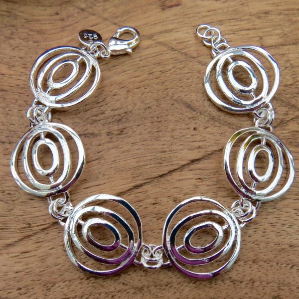 Chunky Circle Link Bracelet - Image 2